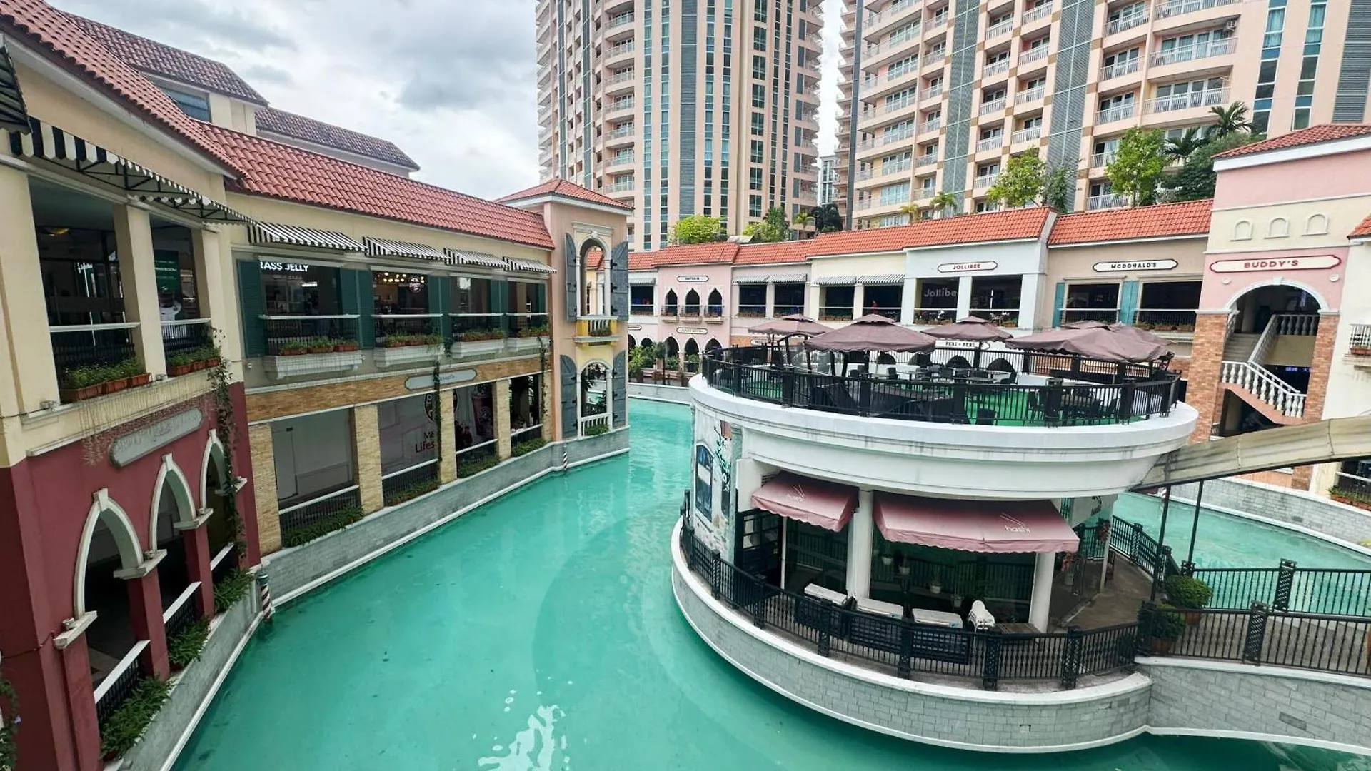 Elegant 1 Bedroom Apartment With Great Facilities And Perfect Location Manila