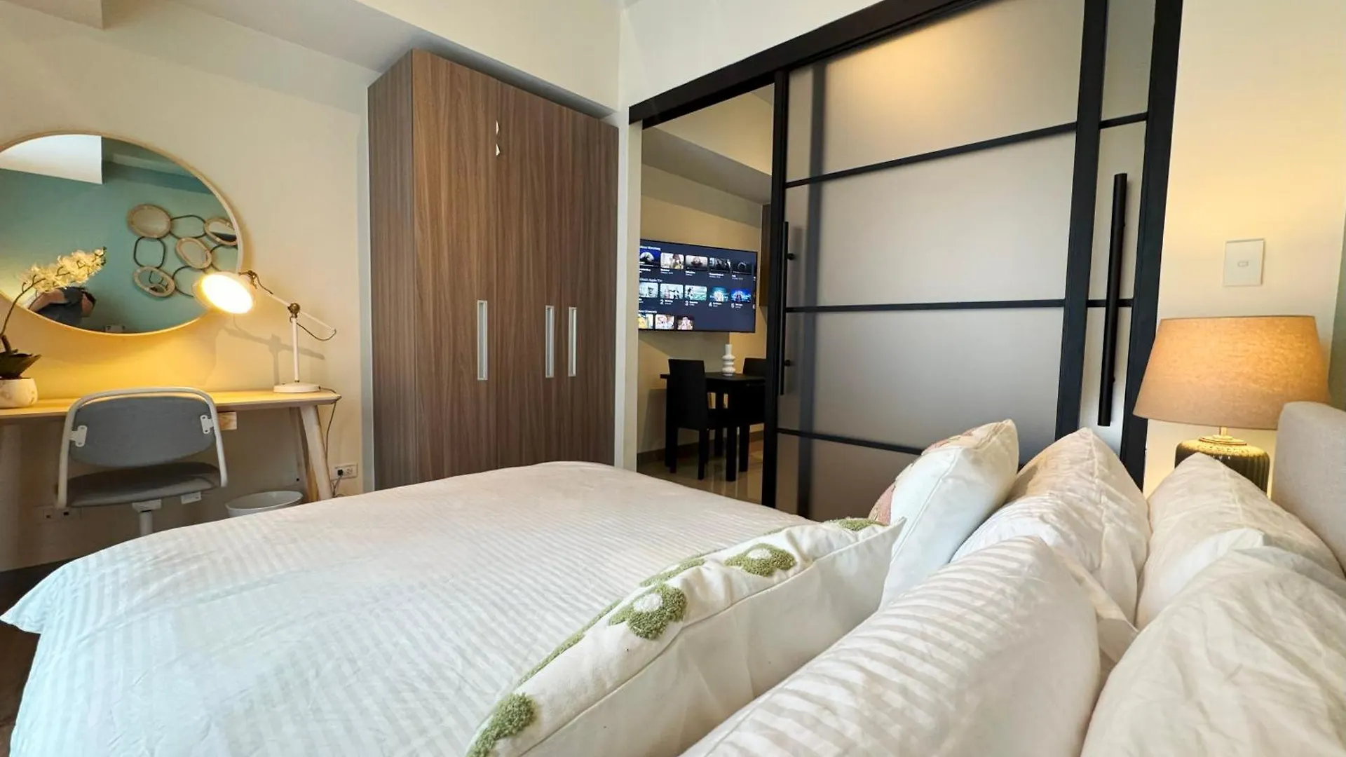 Elegant 1 Bedroom Apartment With Great Facilities And Perfect Location Manila