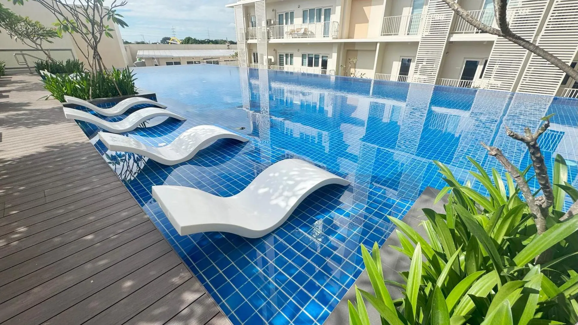 Elegant 1 Bedroom Apartment With Great Facilities And Perfect Location Manila