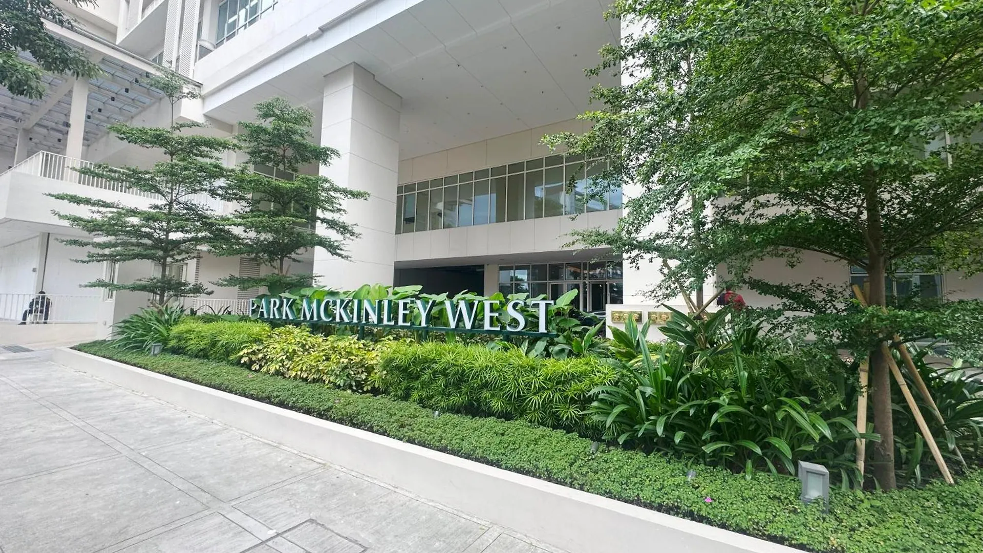 Elegant 1 Bedroom Apartment With Great Facilities And Perfect Location Manila